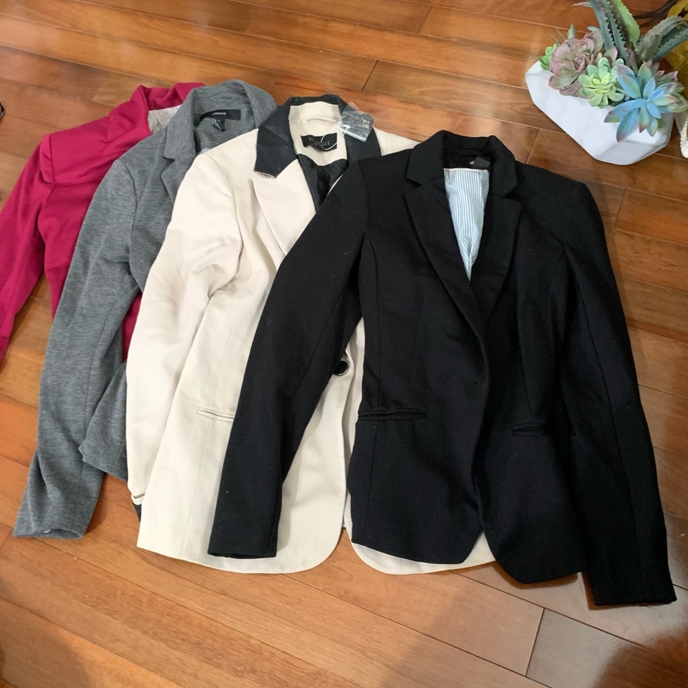 ⬇️ $30 | Bundle of 4 XS-S Assorted Preloved Blazers